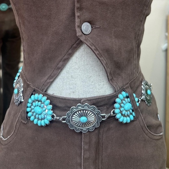 Accessories - Vintage-Style Southwestern Concho Belt with Turquoise Stones
